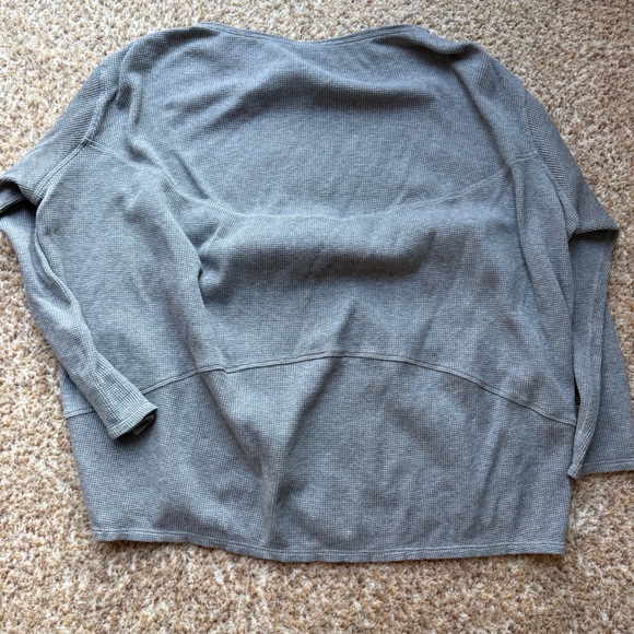 Lululemon Athletica Back in Action long sleeve waffle in heathered gray size 4 - Picture 2 of 3